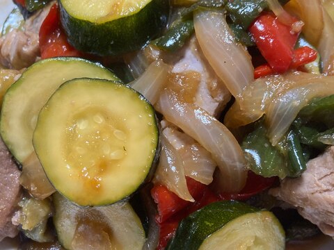 塩麹で柔らか♡夏野菜と豚ヒレ肉の生姜焼き